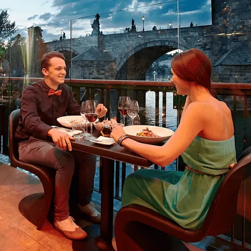 Valentine's day restaurant reservation 